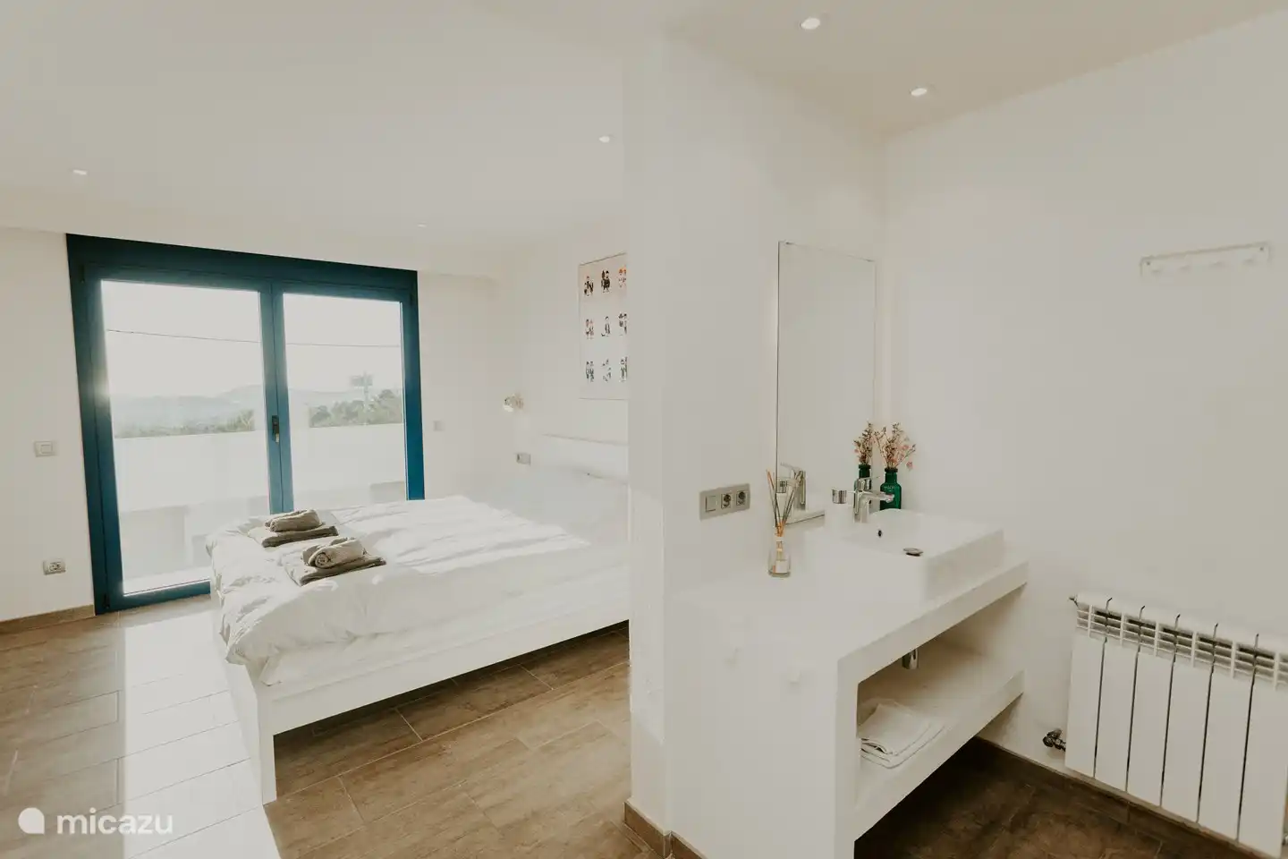 Schlafzimmer mit En-Suite-Bad